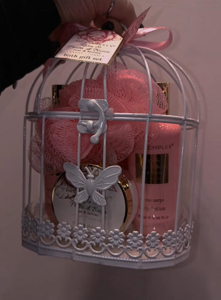 confezione regalo floreale a forma di gabbietta per uccelli.