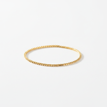 Bracciale Oro Catena su sfondo bianco