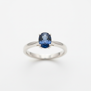 Anello Argento Ametista su sfondo bianco