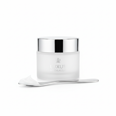 Crema Viso Idratante 24h su sfondo bianco