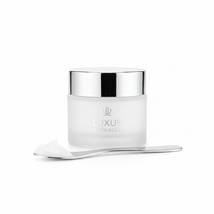 Crema Viso Idratante 24h su sfondo bianco