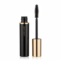Mascara Volume Estremo su sfondo bianco