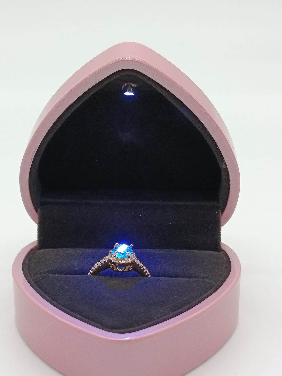 Scatola forma di cuore completo di anello
