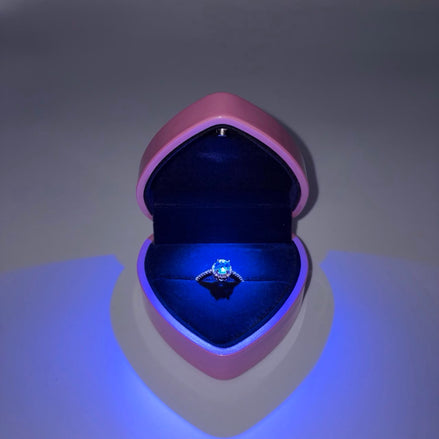 Scatola forma di cuore completo di anello