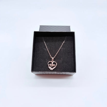 Collana a forma s cuore  completa di scatola