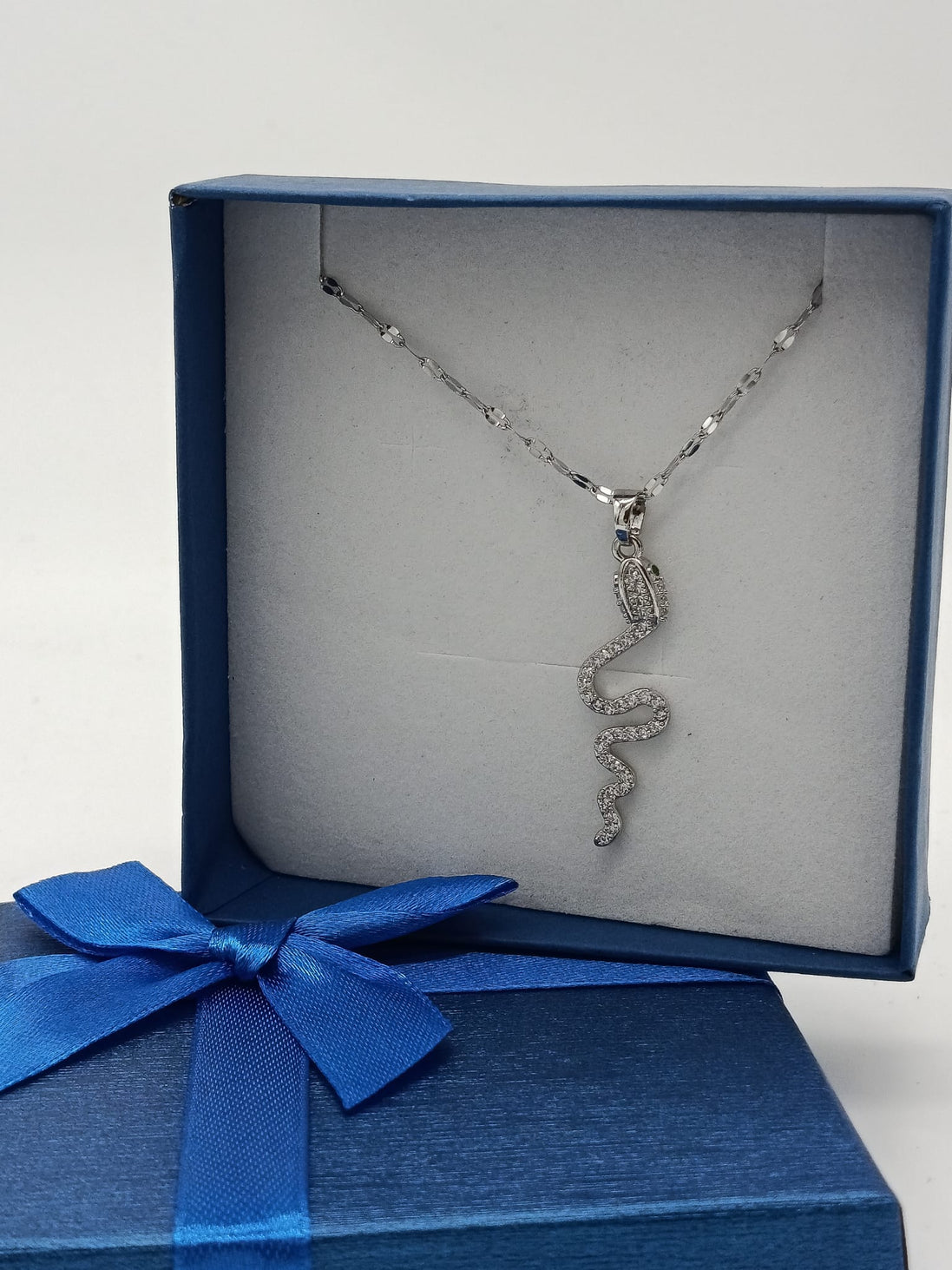 Collana con serpente  completa di scatola