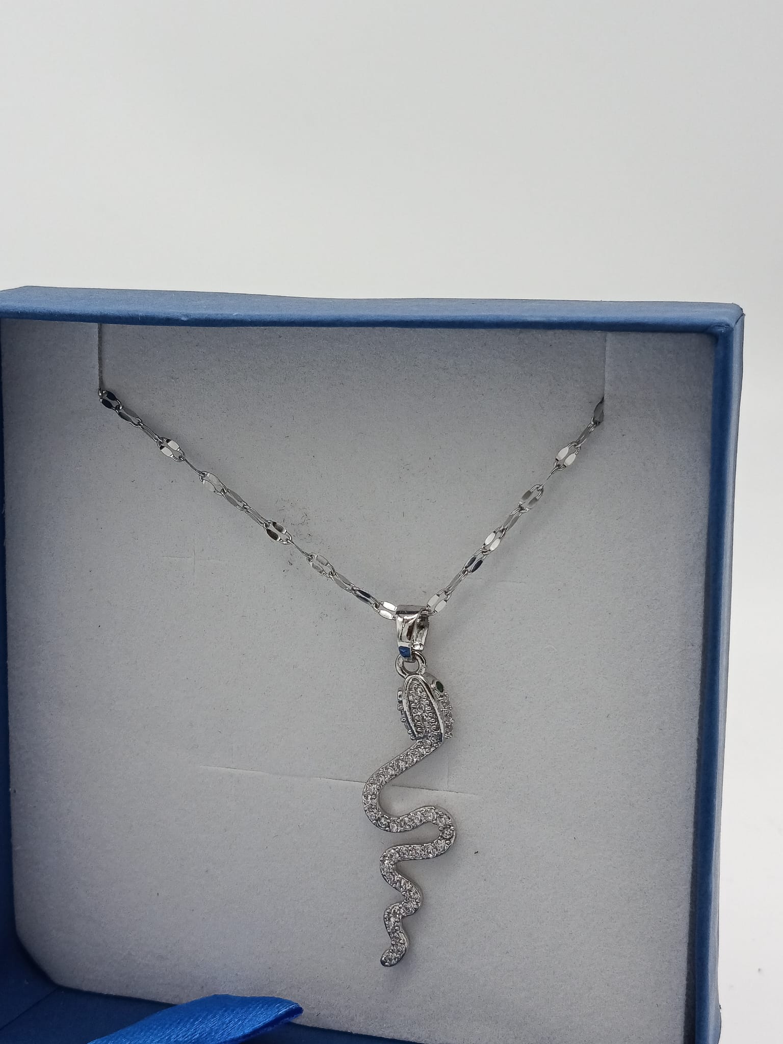 Collana con serpente  completa di scatola