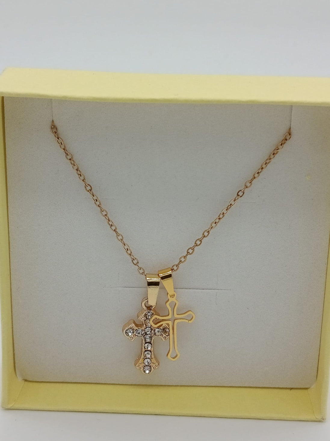 Collana con croce completa di scatola