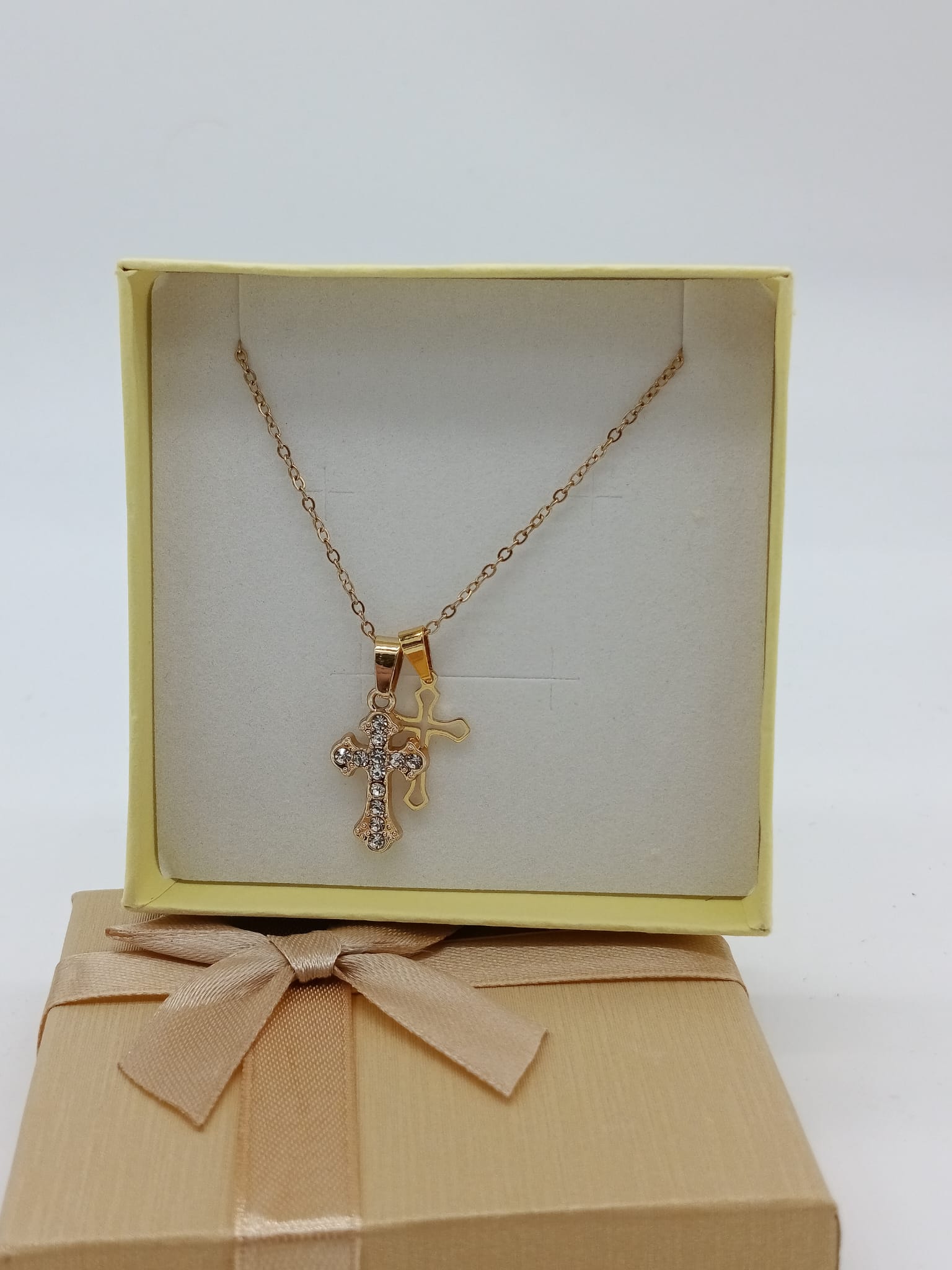Collana con croce completa di scatola