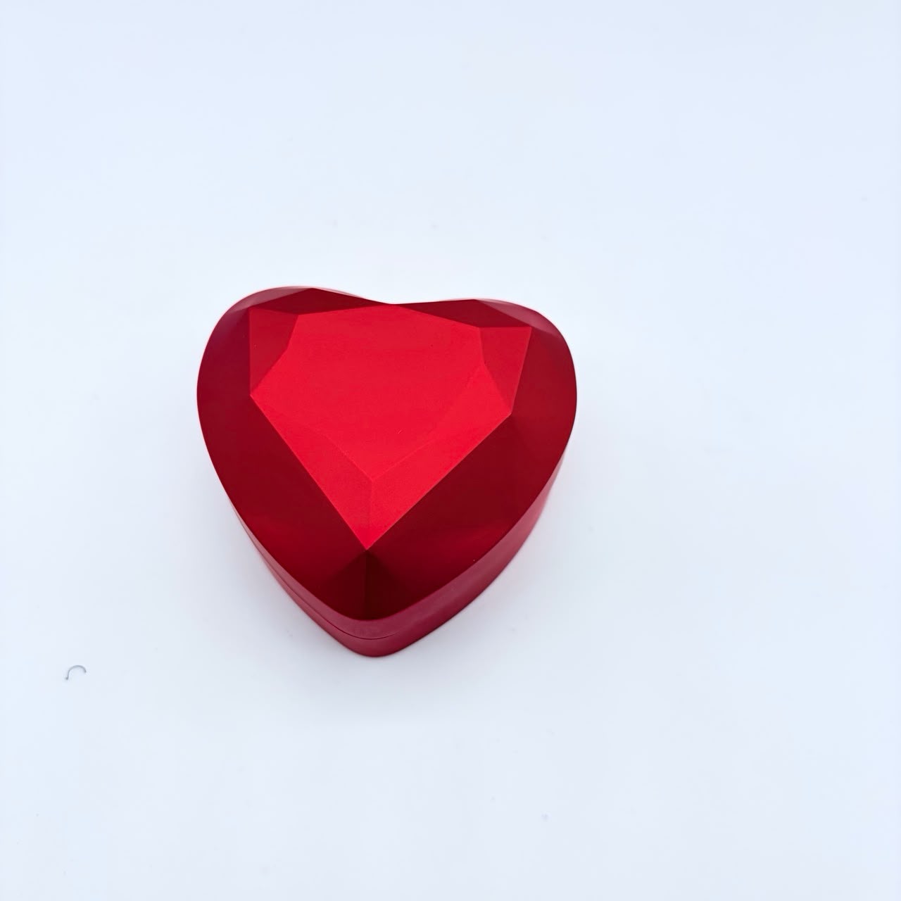 Scatola a forma d cuore con interno in velluto e completa di anello